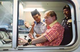 Jadwal peberangkatan kereta api kawasan johor. Berkunjung Ke Kuala Lumpur Sultan Johor Menjadi Masinis Klb Nya Sendiri Kaori Nusantara