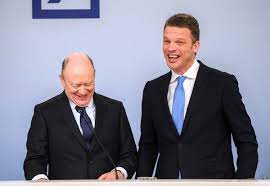 Deutsche bank paid chief executive christian sewing 7.4 million euros ($8.8 million) in 2020, a 46% increase from a year earlier, as the bank eked out a profit after years of losses. Deutsche Bank Replaces C E O Amid Losses And Lack Of Direction The New York Times