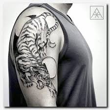 The tiger tattoo is also used to ward off evil spirits and bad luck, as well as disease. 25 Best Ideas About Japanese Tiger Tattoo On Pinterest Japanese Hot Tattoo Cool Shoulder Tattoos Arm Tattoos For Guys Shoulder Tattoo