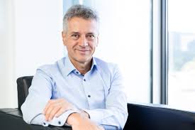 predsednik Vlade RS: Dr. Robert Golob ...