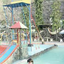 Anda ingin membangun kolam renang dan perlu informasi berapa biaya membangun kolam renang 2019 ? Kolam Renang Bukit Awan Randu Agung