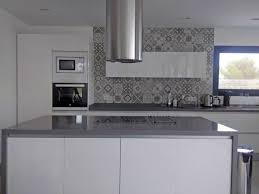 Cuando de decoración del hogar se trata, nos encanta hacer foco en las cocinas. Una Pared De Azulejos Elemento Clave Para Decorar La Cocina