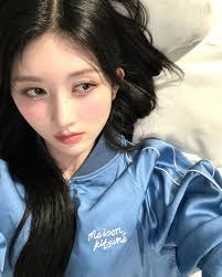 240611 秋天IG fallingin_fall 更新🐿️ 越来越喜欢蓝色了，出大事了呀.....｡o♡ #IVE #아이브#GAEUL