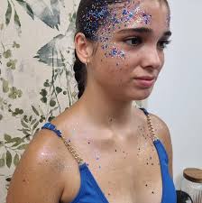 Brilli brilli para el festival @reggaetonbeachfestival . Así de guapas  quedaron @soniamooreno__ #purpurina #glitter #maquilaje #makeup #festival  #verano #summer #festivalverano #reggaeton