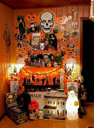 Vintage Halloween Decor With Toys Ornaments Ideas 13 Inspira Spaces Retro Halloween Vintage Halloween Vintage Halloween Decorations