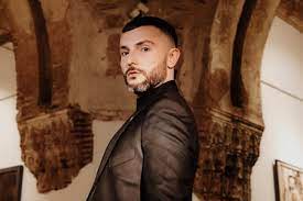 L'account twitter macedonia in eurovision ha di recente annunciato che mrt, l'emittente nazionale della macedonia del nord, selezionerà internamente l'artista e il relativo brano per l'eurovision song contest 2020. Here I Stand Von Vasil Der Nordmazedonische Beitrag Zum Esc 2021