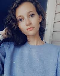 Kara Duval's Instagram, Twitter & Facebook