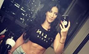 Drake's baby mother, sophie brussaux, recently shared pictures and video of her at drake's paris concert. Deadbeat Drizzy 5 Things We Know About Drake S Alleged Baby Mama Sophie Brussaux Hiphollywood