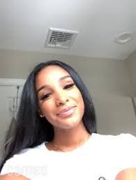 Victoria Liles's Instagram, Twitter & Facebook