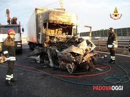 Doppio incidente in a4, sei chilometri di coda martedì mattina. Incidente In Autostrada A4 Tra Grisignano E Padova Ovest Morti Traffico E Code Oggi 8 Maggio 2014