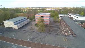 Das stadion am stadtpark war eine 1932 errichtete spielstätte, die in den folgenden jahren zu einem fußballstadion ausgebaut wurde. Realschule Am Stadtpark Leverkusen Teil 2 Youtube