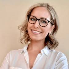 Whitney Bell's Instagram, Twitter & Facebook