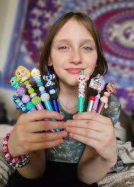 Beaded scribblers with extra ink refill