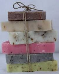 Le ricette che propongono il sapone fatto in casa senza soda caustica, sono quelle che hanno come base un sapone già pronto, solitamente quello di marsiglia o quello trasparente alla glicerina. Sapone Fai Da Te Terra Nuova