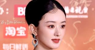 Triệu Lệ Dĩnh vui vẻ chào tình địch