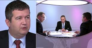 Vicepremiér a ministr vnitra jan hamáček by měl podat demisi, zní z řad opozice poté, co server seznam zprávy přišel s informací, že politik chtěl ututlat skandál kolem výbuchu ve vrběticích. Hamacek Si U Moravce Rypl Do Babise S Maminkami A Ma Novy Plan Na Vyssi Rodicak Blesk Cz