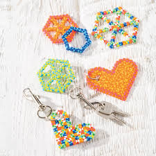 Für das kunstwerk einfach nur klorollen in herzform drücken, die ränder mit bastelfarbe einpinseln und auf papier stempeln. Basteln Fur Den Vatertag Ideen Mit Anleitung Basteln Fur