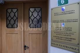 Union banka djeluje kao jedina komercijalna banka u većinskom državnom vlasništvu u bih. OsloboÄ'enje Zatrazen Pritvor Za Pljackasa Poslovnice Raiffeisen Banke U Sarajevu