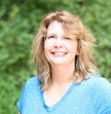 Anne Barkley's Instagram, Twitter & Facebook