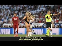 .ronaldo ve grammy ödüllü şarkıcı dua lipa, şampiyonlar ligi kiev finali öncesinde saha kenarında. Ucl Final Sampiyonlar Ligi Final Macinda Ciplak Taraftar Youtube