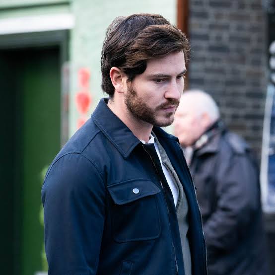 EastEnders spoilers - Chelsea Fox to be left frightened by message from  killer Gray