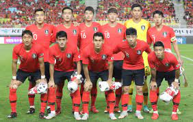 어느 날 갑자기 정체불명의 세력에 의해 신변을 위협당하게 된다. ëŒ€í•œë¯¼êµ­ ì¶•êµ¬ êµ­ê°€ëŒ€í'œíŒ€ ìŠ¹ë¦¬ë¥¼ ìœ„í•´