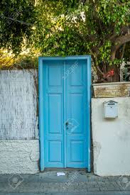 Du kannst sie im haus & im garten, im wellnessbereich oder als ladendekoration nutzen. Alte Blaue Holztur Eingang Zum Garten Lizenzfreie Fotos Bilder Und Stock Fotografie Image 39577860