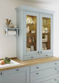 Howdens The Uk S Number 1 Trade Kitchen Supplier Kitchen Wall Units Kitchen Display Cabinet Glass Shelves In Bathroom