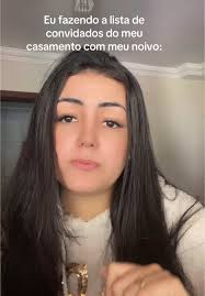 Fazendo a Lista de Convidados para o Casamento