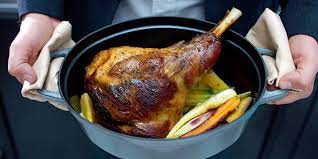 Découper le gigot d'agneau en tranches et servir avec la sauce. Gigot D Agneau Toutes Nos Recettes Marie Claire