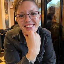 Hi all Are anyone at Disneyland these days, who might want to help me? I  just arrived Home and regret not buying more frames as in this picture. Do  anyone wants to