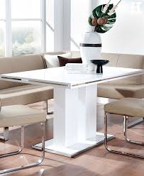 Unterstrichen Wird Das Moderne Design Des Tisches Durch Den Rahmen Der Bodenplatte In Edelstahl Den Beiden W Wohn Esszimmer Wohnzimmer Stuhle Tisch Und Stuhle