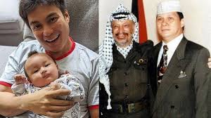 Arafat (palestine) (interpretation from arabic): Foto Ayah Baim Wong Dengan Yasser Arafat Curi Perhatian Mertua Paula Verhoeven Mirip Prabowo Banjarmasin Post