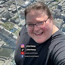 Stephen Hedgecock's Instagram, Twitter & Facebook