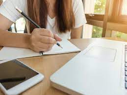 Τα θέματα δόθηκαν λίγο μετά τις 8:30 ενώ οι υποψήφιοι είχαν προσέλθει στις αίθουσες εξέτασης από τις 8:00. Panellhnies 2021 Proteinomena 8emata Gia Ta Genika Lykeia Alfavita