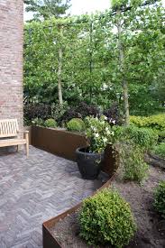voorbeeld van verhoogd border met ronde vormen cortenstaal flexibel border verhoogd rond http marijkehulzengatu tuin cortenstaal tuin tuin ronde vormen