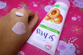Cara mengatasi jerawat pun berbeda tergantung pada jenis jerawat dan kondisi kulit setiap orang. Review St Ives Fresh Skin Apricot Scrub Si Exfoliator Yang Ajaib Soco By Sociolla