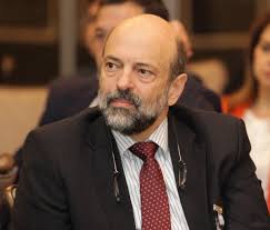 رئيس الوزراء عمر الرزاز: نحن نؤمن بمفهوم الأسرة الواحدة ونرفض تطبيق فكرة  مناعة القطيع... الرزاز: لن نلجأ إلى فرض حظر التجول الشامل لكن هذا يتطلب  التزاماً شاملاً من المواطنين بشروط ومعايير السلامة