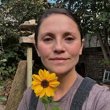 Golly, this is huge. The end of that stoic generation. What a sad day. We  lost our uncomplaining steadfast Queen. Whatever your views, I'm not sure  there's a harsh word to be