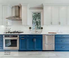 Blue And White Is Always Right Fashionable Color Blocking Adds Diversity To The Simple Beau In 2020 Maple Kitchen Cabinets Kitchen Inspiration Design Kitchen Cabinets