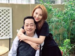 Gia đình, đồng nghiệp tiễn biệt nghệ sĩ hoàng dũng; Dan Máº¡ng To Mo Ai Lao Vá»i Nsnd Hoang DÅ©ng