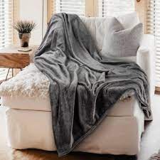 Dabei kann das sofa geschützt werden, wenn man eine sofadecke einsetzt. Decken Uberwurfe Zum Verlieben Wayfair De