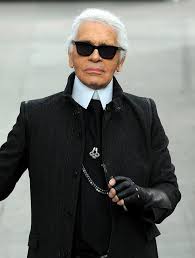 Lumea modei plânge dispariţia creatorului german, karl lagerfeld, care a murit marţi la prânz la vârsta de 85 de ani, potrivit revistei closer, citată de cotidianul spaniol abc. Biografie Superstarul Modei Designerul Karl News Ro