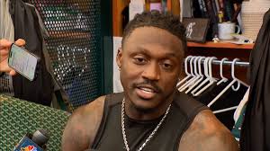 WNBA Suspends Las Vegas Aces Coach Becky Hammon for Two Games Over Alleged  Comments About Player's Pregnancy