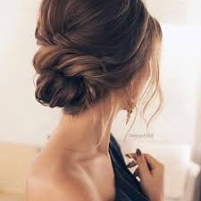 25 Easy And Chic Wedding Guest Hairstyles Weddingguest Weddinghair Hairstyle Hair Styles Updos For Medium Length Hair Long Hair Styles