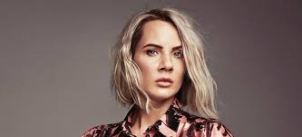 She was a part of the electropop duo ask embla, with icelandic producer and songwriter arnthor birgisson. Ina Wroldsen Om Selvbilde Forbilder Og Plastisk Kirurgi Glad Jeg Ikke Gjennomforte Det 730 No