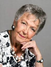 Maxine Evans's Instagram, Twitter & Facebook