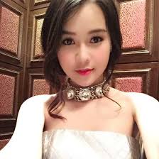 Phong cách hở bạo của cặp đôi hot girl Kelly