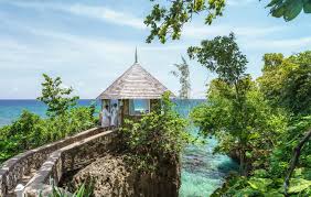 The price per item at san souci ranges from $4.00 to $14.00 per item. Couples Sans Souci