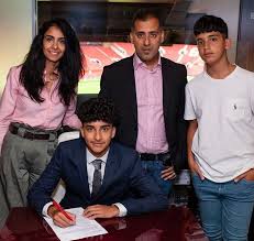 Career stats (appearances, goals, cards) and transfer history. United Zone On Twitter Best Moment Of Your Career So Far Zidane Best Moment In My Career Is Being Offered My Scholarship At United Was A Proud Day For Me And